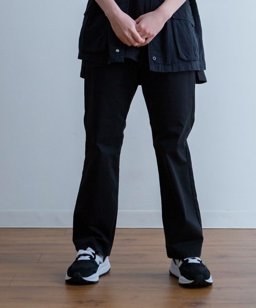 Universal Style Wear(ユニバーサルスタイルウェア)の「Universal Style Wear ストレッチ フレア パンツ(チノパンツ・メンズ・チャコールグレー/ブラック/グレー/ライトベージュ・MEDIUM/LARGE/X-LARGE)」の2枚目の写真