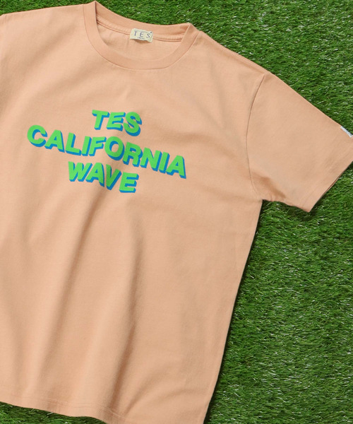 The Endless Summer（エンドレスサマー）の「TES CALOFORNIA LOGO T-SHIRT / Tシャツ（Tシャツ/カットソー・メンズ・ブラック/イエロー/サーモンピンク/ホワイト/サックスブルー・LARGE/MEDIUM/X-LARGE/SMALL）」の5枚目の写真