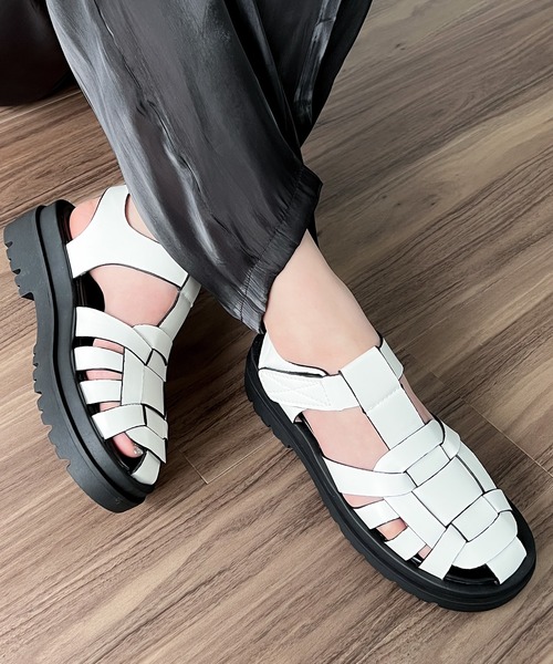 AMOUR BOX（アムールボックス）の「厚底グルカサンダル（サンダル・レディース・ホワイト/ブラック・40/36/37/38/39）」の2枚目の写真