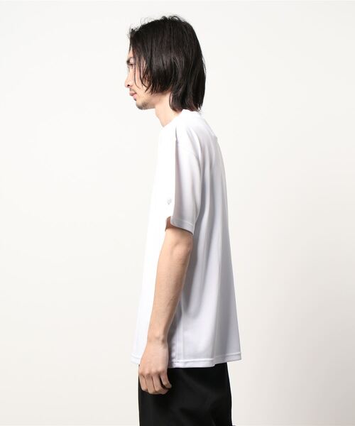 NEW ERA(ニューエラ)の「【NEW ERA】半袖 テック Tシャツ バーチカルロゴ NEW ERA(Tシャツ/カットソー・メンズ・ライム/ホワイト×ブラック/ブラック×ホワイト/ブラック×ライム・S/M/L/XL)」の5枚目の写真