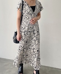 WEB限定アイテム / バックデザインスリットワンピース