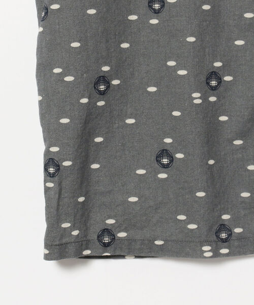 REMI RELIEF（レミレリーフ）の「REMI RELIEF × BEAMS PLUS / 別注 プリント ショートスリーブ シャツ（シャツ/ブラウス・メンズ・チャコールグレー/オフホワイト・SMALL/MEDIUM/LARGE/X-LARGE）」の6枚目の写真