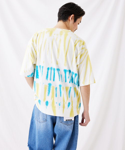 JOURNAL STANDARD（ジャーナルスタンダード）の「ムラゾメタイダイ クルーネック ワイド Tシャツ（Tシャツ/カットソー・メンズ・グリーン系その他/レッド系その他/ブルー/イエロー系その他・LARGE/MEDIUM）」の10枚目の写真