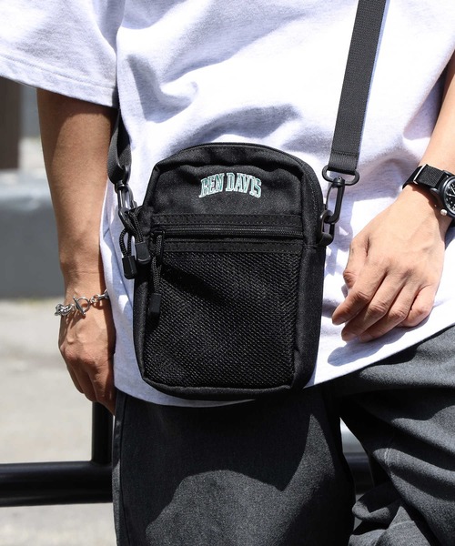BEN DAVIS（ベンデイビス）の「【BEN DAVIS】カレッジショルダーバッグ（ショルダーバッグ・メンズ・ホワイト×ブラック/グリーン・フリー）」の2枚目の写真