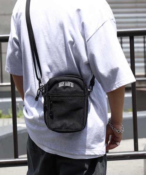 BEN DAVIS（ベンデイビス）の「【BEN DAVIS】カレッジショルダーバッグ（ショルダーバッグ・メンズ・ホワイト×ブラック/グリーン・フリー）」の11枚目の写真