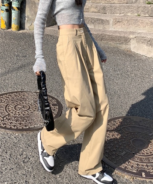 meJane（ミージェーン）の「タック入りシンプルチノパンツ【ZOZOTOWN限定】（チノパンツ・レディース・ベージュ・S/M）」の3枚目の写真