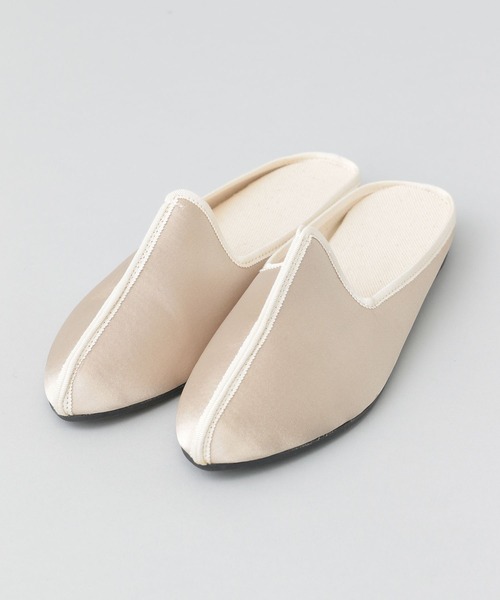 A part by（アパートバイ）の「【e/rm】サテンチャイナミュール　164736（スリッポン・レディース・ブラック/ライトベージュ/ライトグレー・FREE）」の3枚目の写真