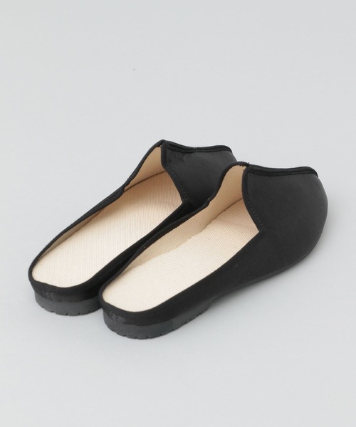 A part by（アパートバイ）の「【e/rm】サテンチャイナミュール　164736（スリッポン・レディース・ブラック/ライトベージュ/ライトグレー・FREE）」の4枚目の写真