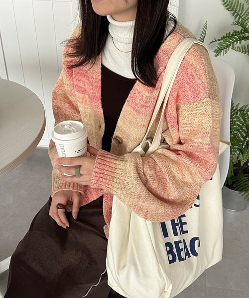 kutir(クティール)の「【2way◎】グラデニットカーディガン(カーディガン/ボレロ・レディース・ブラック/ピンク/オレンジ/ブルー・FREE)」の4枚目の写真