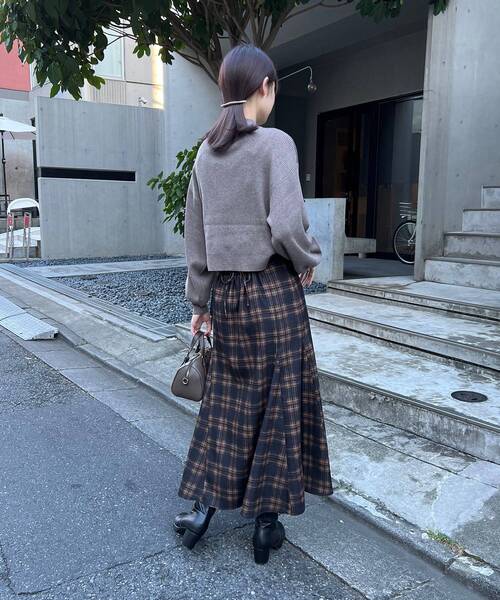 MAJESTIC LEGON(マジェスティックレゴン)の「ボリュームスリーブニット(ニット/セーター・レディース・アイボリー/ブラウン/ブルー/チャコールグレー・MEDIUM)」の16枚目の写真