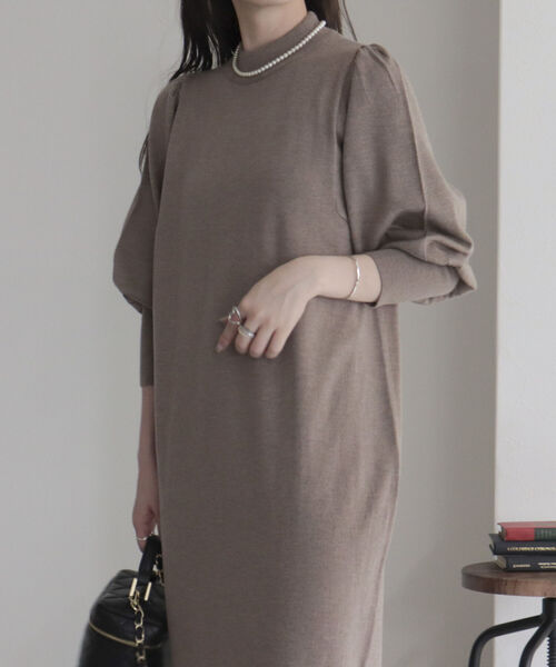 fredy emue（フレディエミュ）の「[新色追加]ボリュームスリーブニットワンピース（ワンピース・レディース・ブラウン/グレー/ブラック/ネイビー・38）」の6枚目の写真
