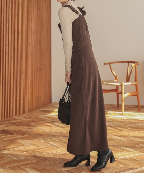 Isn't She?（イズントシー）の「コーデュロイジャンパースカート