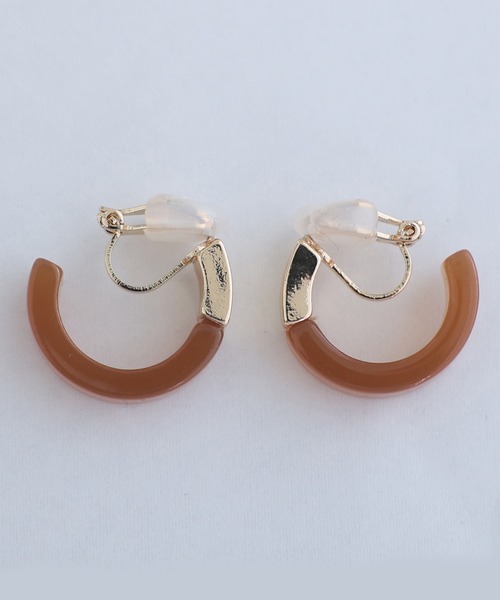 PourVous（プールヴー）の「カラーフープイヤリング 結婚式 同窓会 オケージョン 二次会（イヤリング・レディース・ブラウン/ベージュ/グリーン/ホワイト/グレー・FREE）」の3枚目の写真