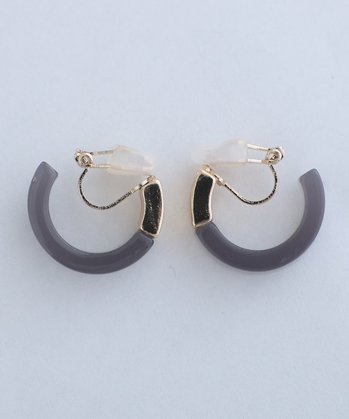 PourVous（プールヴー）の「カラーフープイヤリング 結婚式 同窓会 オケージョン 二次会（イヤリング・レディース・ブラウン/ベージュ/グリーン/ホワイト/グレー・FREE）」の2枚目の写真