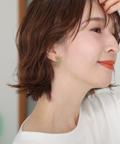 PourVous（プールヴー）の「カラーフープイヤリング 結婚式 同窓会 オケージョン 二次会（イヤリング・レディース・ブラウン/ベージュ/グリーン/ホワイト/グレー・FREE）」の5枚目の写真