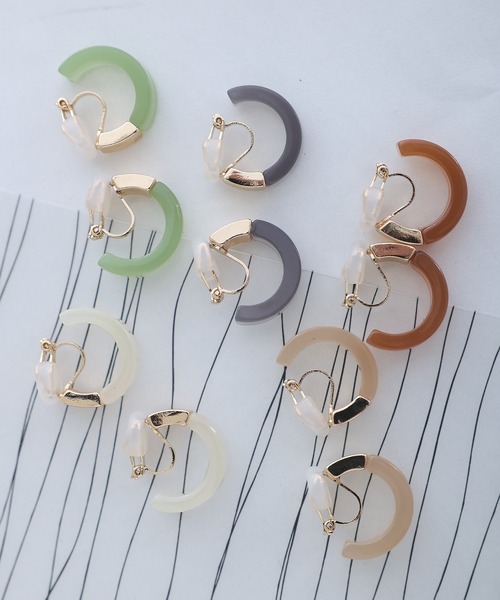 PourVous（プールヴー）の「カラーフープイヤリング 結婚式 同窓会 オケージョン 二次会（イヤリング・レディース・ブラウン/ベージュ/グリーン/ホワイト/グレー・FREE）」の13枚目の写真