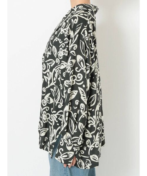 Ungrid(アングリッド)の「リーフ柄開襟シャツ(シャツ/ブラウス・レディース・チャコールグレー/ベージュ・FREE)」の16枚目の写真