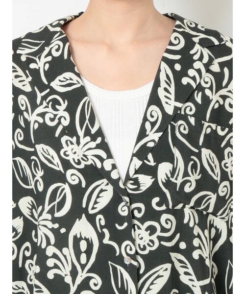 Ungrid(アングリッド)の「リーフ柄開襟シャツ(シャツ/ブラウス・レディース・チャコールグレー/ベージュ・FREE)」の18枚目の写真