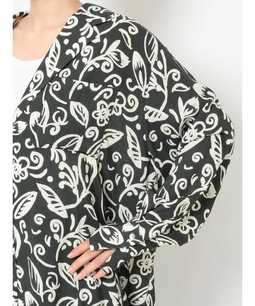 Ungrid(アングリッド)の「リーフ柄開襟シャツ(シャツ/ブラウス・レディース・チャコールグレー/ベージュ・FREE)」の19枚目の写真