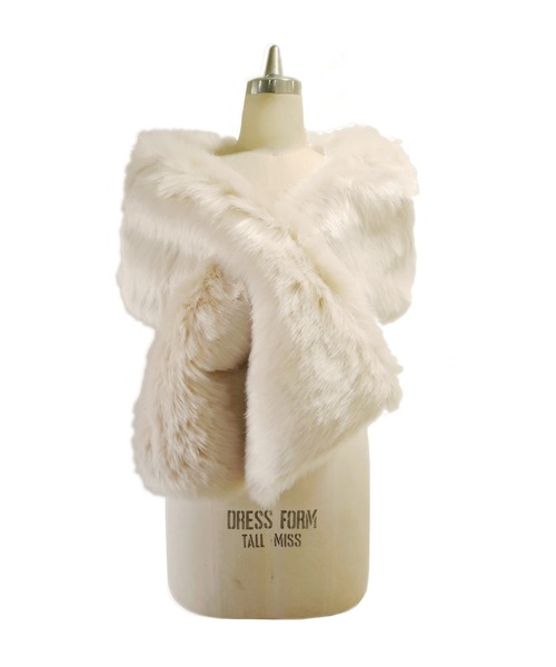 My shawty（ﾏｲｼｬｳﾃｨｰ）の「fur shawl（ストール/ショール・レディース・ブラック/グレー/ベージュ系その他/ライトベージュ・FREE）」の4枚目の写真