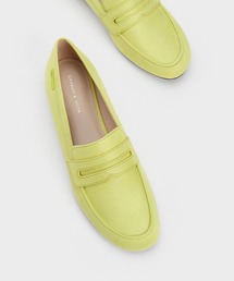 CHARLES & KEITH（チャールズ & キース）の「カットアウト アーモンドトゥペニーローファー（ローファー）」