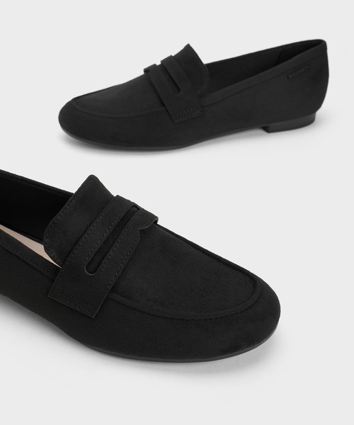 CHARLES & KEITH（チャールズ & キース）の「【販売終了】カットアウト アーモンドトゥペニーローファー（ローファー・レディース・ブラック/オフホワイト/ライム・22.5cm/23cm/23.5cm/24.5cm/25cm/25.5cm）」の9枚目の写真