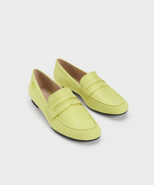 CHARLES & KEITH（チャールズ & キース）の「【販売終了】カットアウト アーモンドトゥペニーローファー（ローファー・レディース・ブラック/オフホワイト/ライム・22.5cm/23cm/23.5cm/24.5cm/25cm/25.5cm）」の12枚目の写真