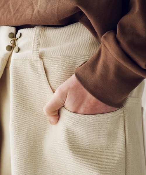 Air Tokyo（エアートウキョー）の「フロントタック ワイドストレート デニムパンツ & カツラギパンツ（チノパンツ・メンズ・アイボリー/インディゴブルー/ブラック・MEDIUM/LARGE）」の6枚目の写真