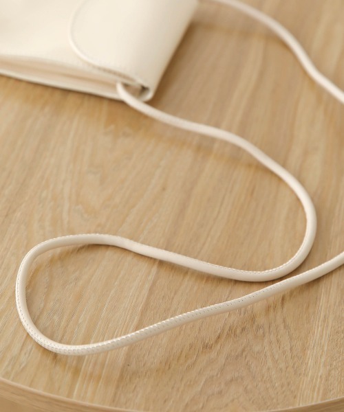 Bab(バブ)の「ポーチ付きポシェットバッグ(ショルダーバッグ・レディース・ブラック/アイボリー/ベージュ・ONESIZE)」の11枚目の写真