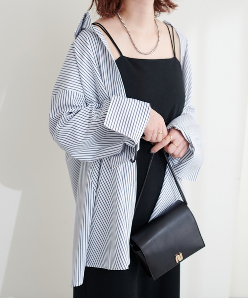 natural couture(ナチュラルクチュール)の「WEB限定/袖口スリットゆるシャツ(シャツ/ブラウス・レディース・ブルー/オフホワイト/ネイビー/ピンク/ピンク系その他・FREE)」の2枚目の写真