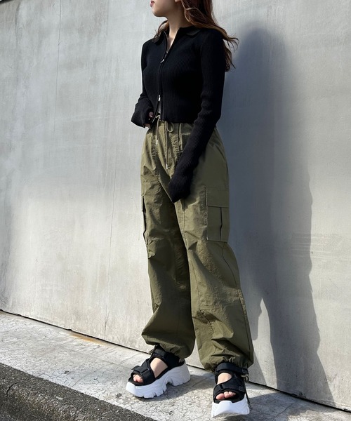 INGNI（イング）の「ナイロンパラシュート／パンツ（カーゴパンツ・レディース・アイボリー/カーキ/ブラック/ピンク/ブラック×ホワイト/グレー・FREE）」の15枚目の写真