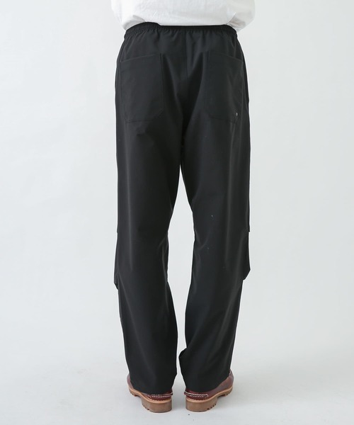 URBAN RESEARCH Sonny Label（アーバンリサーチサニーレーベル）の「『撥水』『セットアップ対応』3Dイージーパンツ（その他パンツ・メンズ・ブラック/カーキ・MEDIUM/LARGE）」の14枚目の写真