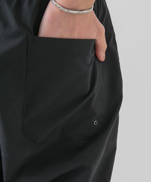 URBAN RESEARCH Sonny Label（アーバンリサーチサニーレーベル）の「『撥水』『セットアップ対応』3Dイージーパンツ（その他パンツ・メンズ・ブラック/カーキ・MEDIUM/LARGE）」の18枚目の写真