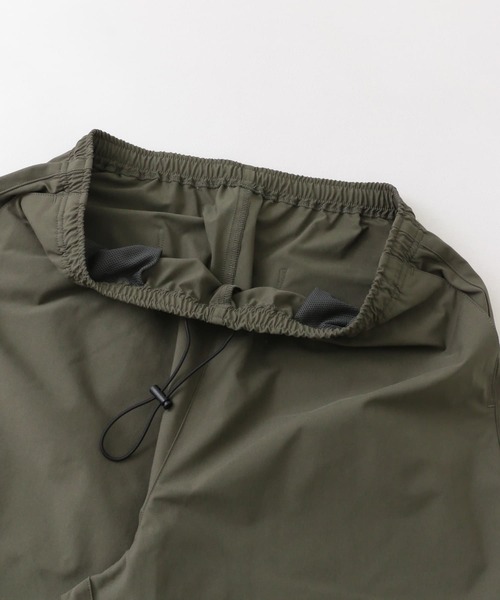 URBAN RESEARCH Sonny Label（アーバンリサーチサニーレーベル）の「『撥水』『セットアップ対応』3Dイージーパンツ（その他パンツ・メンズ・ブラック/カーキ・MEDIUM/LARGE）」の22枚目の写真