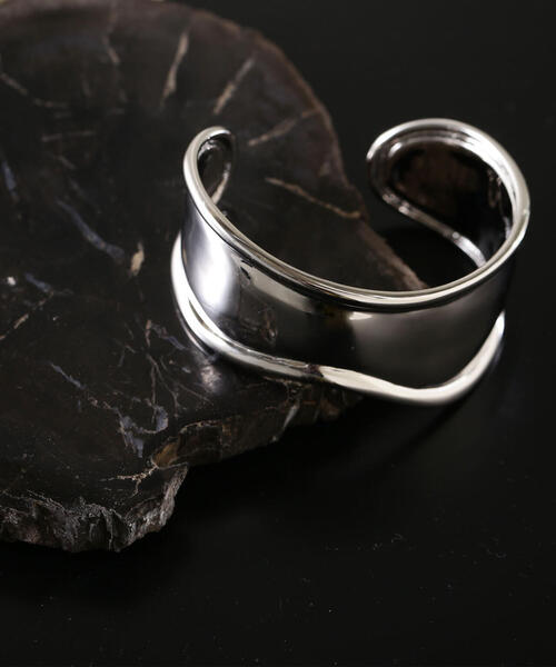 NATURAL BEAUTY BASIC（ナチュラルビューティーベーシック）の「メタルクールバングル（バングル/リストバンド・レディース・シルバー・ﾌﾘ-）」の2枚目の写真