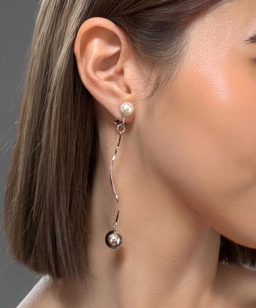tone(トーン)の「【As】耳が痛くなりにくい ゆらゆらロング イヤリング(ニッケルフリー)(MA)(イヤリング・レディース・シルバー/ゴールド/シルバー系その他2/ゴールド系その他2・FREE)」の1枚目の写真