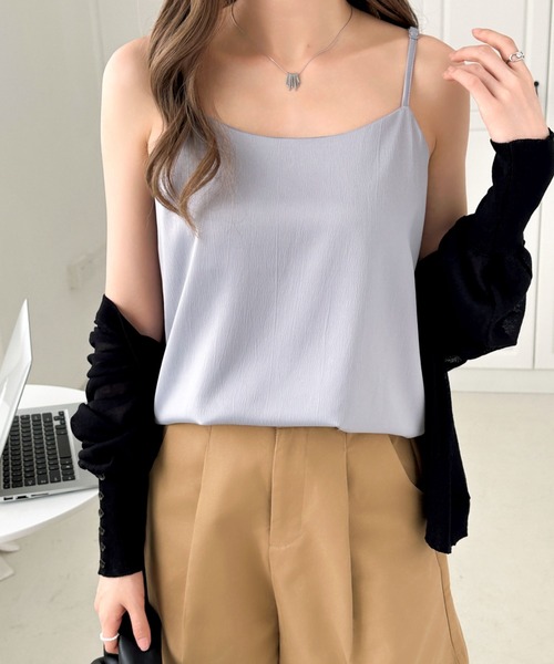 emi+（エミプラス）の「インナーとしても便利！セクシーサテン風キャミソールトップス（キャミソール・レディース・ホワイト/ブラック/モカ/グレー・L/M）」の8枚目の写真