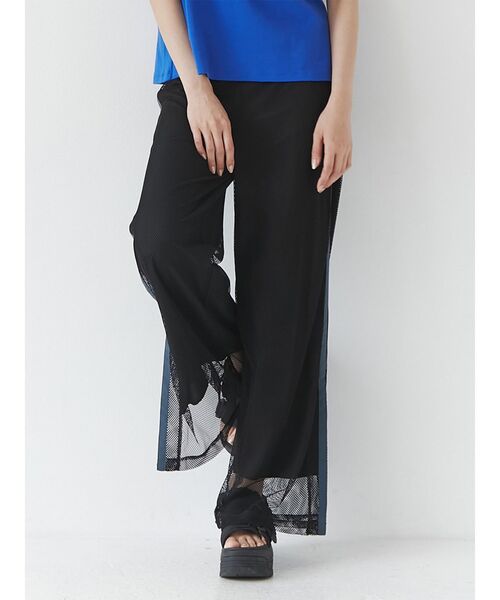 MURUA（ムルーア）の「パイピングメッシュパンツ（スウェットパンツ・レディース・ブラック/アイボリー・FREE）」の2枚目の写真