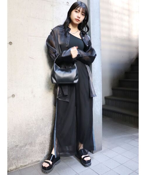 MURUA（ムルーア）の「パイピングメッシュパンツ（スウェットパンツ・レディース・ブラック/アイボリー・FREE）」の4枚目の写真