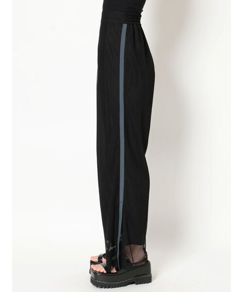 MURUA（ムルーア）の「パイピングメッシュパンツ（スウェットパンツ・レディース・ブラック/アイボリー・FREE）」の18枚目の写真