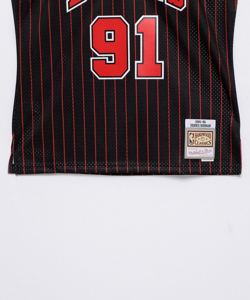 Mitchell&Ness(ミッチェル&ネス)の「Mitchell&Ness NBA SWINGMAN ALTERNATE JERSEY BULLS 95 DENNIS RODMAN(タンクトップ・メンズ・ブラック・XL/M/L)」の5枚目の写真