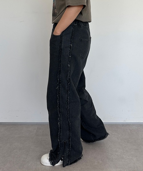 kutir（クティール）の「2wayフリンジワイドデニムパンツ（デニムパンツ・レディース・ライトインディゴブルー/ブラック・LARGE/MEDIUM）」の4枚目の写真