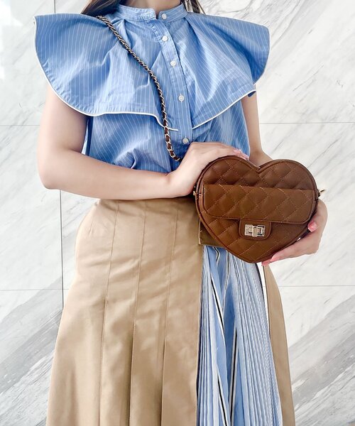 Ober Tashe（オーバータッシェ）の「ハート キルト チェーンベルト ショルダーバッグ（ショルダーバッグ・レディース・ブラック/ブラウン系/アイボリー/ワインレッド・FREE）」の3枚目の写真