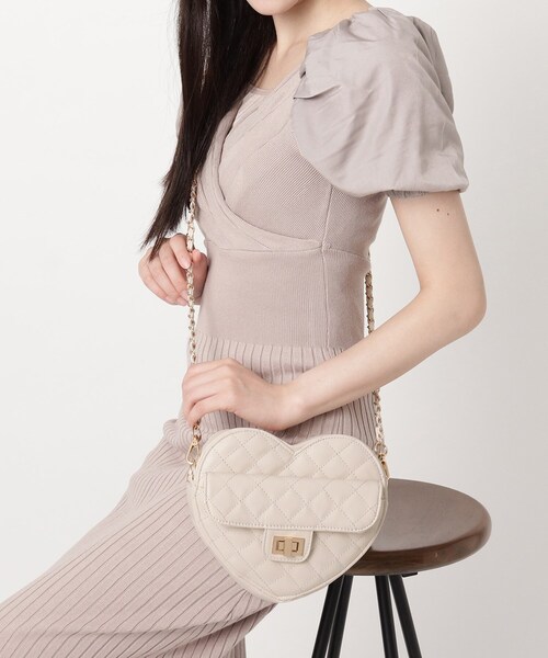 Ober Tashe（オーバータッシェ）の「ハート キルト チェーンベルト ショルダーバッグ（ショルダーバッグ・レディース・ブラック/ブラウン系/アイボリー/ワインレッド・FREE）」の2枚目の写真
