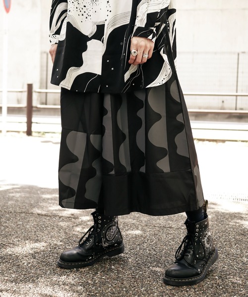 rovtski(ロフトスキー)の「波ペイントワイドパンツ(その他パンツ・レディース・ブラック・FREE)」の1枚目の写真