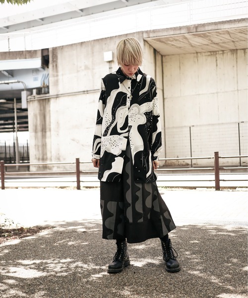 rovtski(ロフトスキー)の「波ペイントワイドパンツ(その他パンツ・レディース・ブラック・FREE)」の2枚目の写真