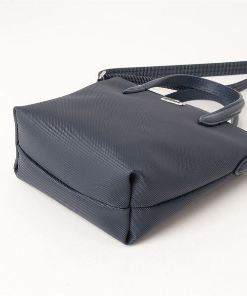 LACOSTE(ラコステ)の「《LACOSTE》XS SHOPPING CROSS BAG / L.12.12 CONCEPT(トートバッグ・レディース・ブラック/レッド/ネイビー/ピンク/ブラウン系その他・フリー)」の7枚目の写真