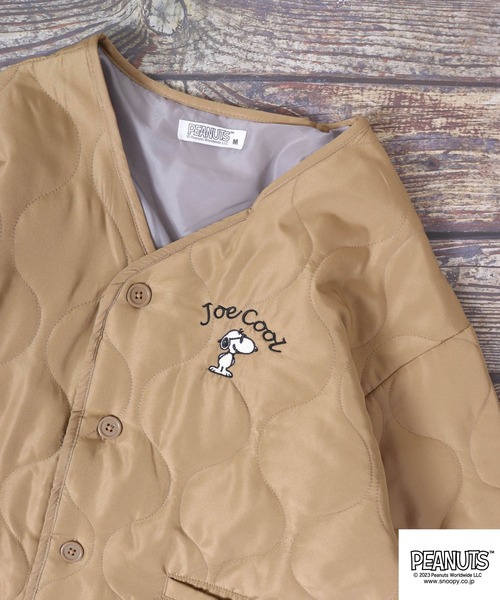 PEANUTS(ピーナッツ)の「PEANUTS スヌーピー キルト ノーカラー ジャケット(ノーカラージャケット・レディース・カーキ/モカ・L/LL/M)」の3枚目の写真