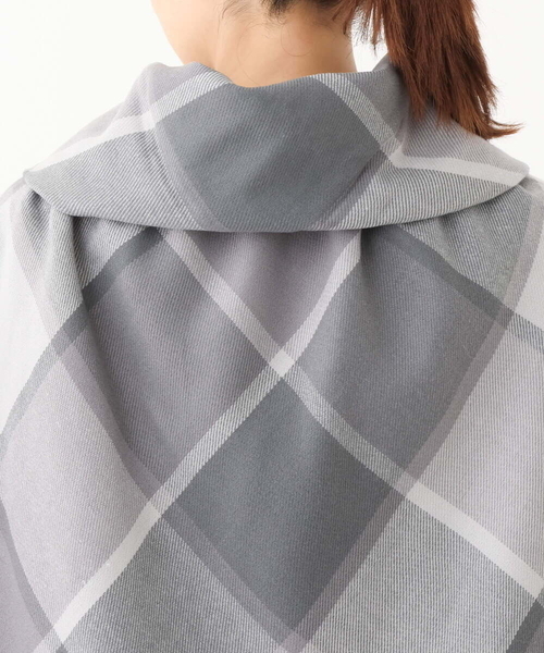 MK MICHEL KLEIN（エムケーミッシェルクラン）の「チェック柄フリンジポンチョ/洗える（ストール/ショール・レディース・ライトグレー/ベージュ/ミント・38）」の12枚目の写真