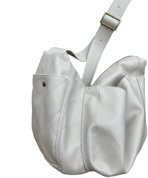 anoco no oheya(アノコノオへヤ)の「INTERFACTORY×えのちゃん daily leather bag(ショルダーバッグ・レディース・アイボリー/カーキ・FREE)」の5枚目の写真